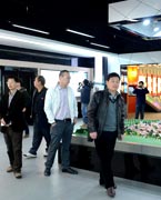 晉江城市展館
　　晉江城市展館大樓位于世紀(jì)大道西側(cè)，于2004年12月動(dòng)工建設(shè)，地上四層、地下一層，總建筑面積為18645平方米，項(xiàng)目總投資為7500萬元。