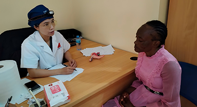 中國(guó)援赤道幾內(nèi)亞醫(yī)療隊(duì)開(kāi)展義診